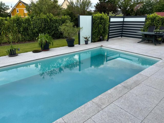 Mit der passenden Beleuchtung bekommt euer Pool abends nochmal eine ganz andere Atmosphäre - ruhig, entspannend oder richtig stimmungsvoll. 💧✨

Gute Planung hört nicht beim Becken auf - Licht macht den Unterschied! 

#poolbeleuchtung #poolbau #schwimmteich #swimmingpool #gartenteich #planung #umsetzung #beleuchtung #gartenlandschaftsbau